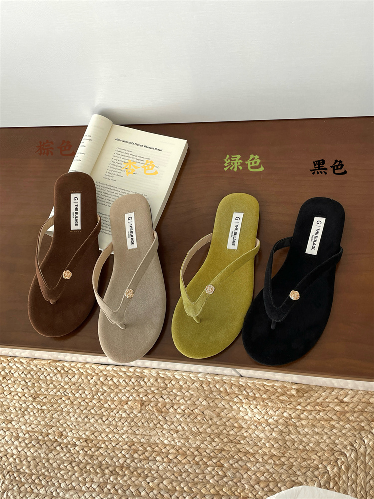 Korean Style Flat Suede Flip Flops for Women 2025 New Summer Beach Sandals