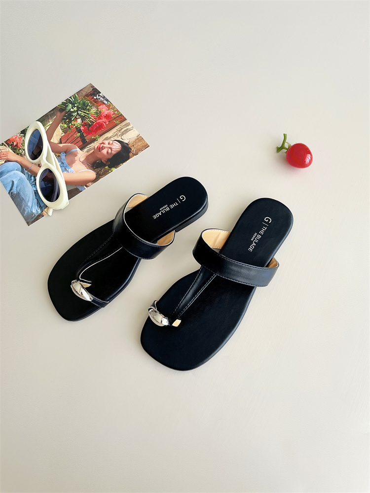 2025 Summer New Style Toe Loop Sandals Women Fashion Metal Decor Flat Slippers - Image 4